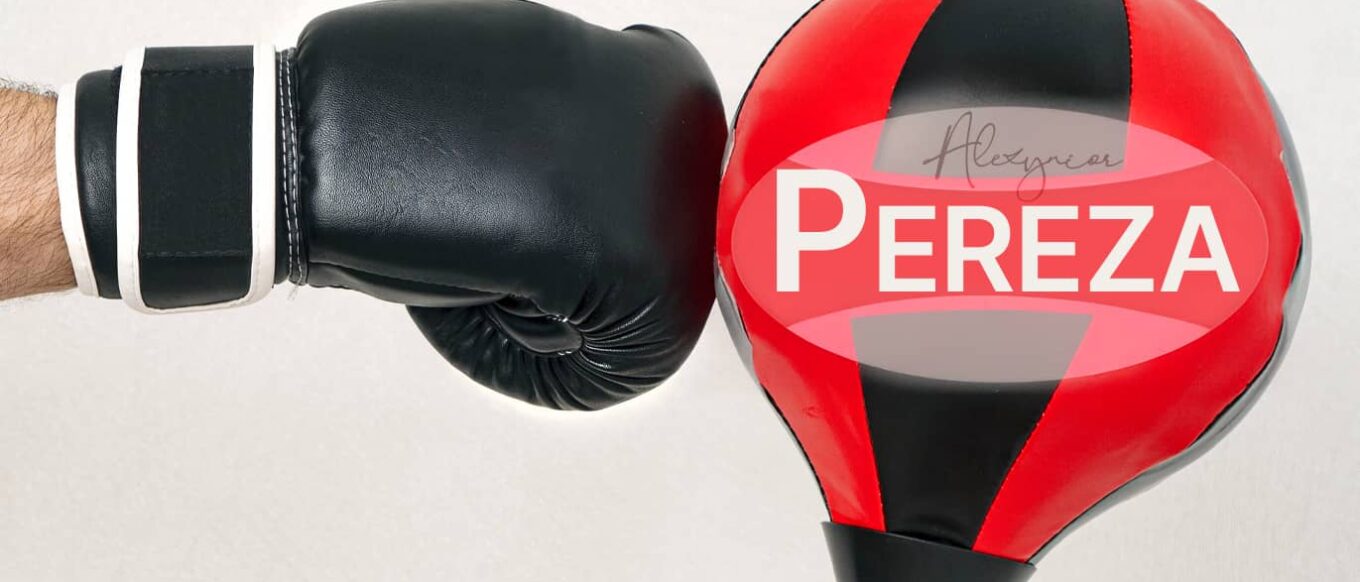 Un guante de boxeo negro golpea un saco rojo con la palabra "Pereza", simbolizando cómo vencer la pereza y actuar.
